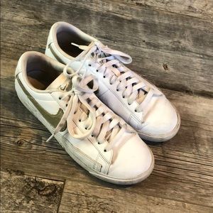 Nike’s tennis shoes